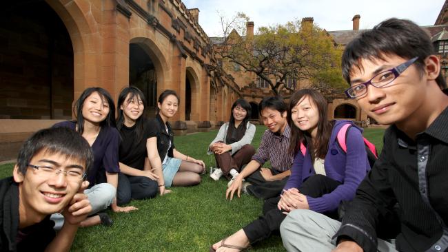 Chinese students study in canada
